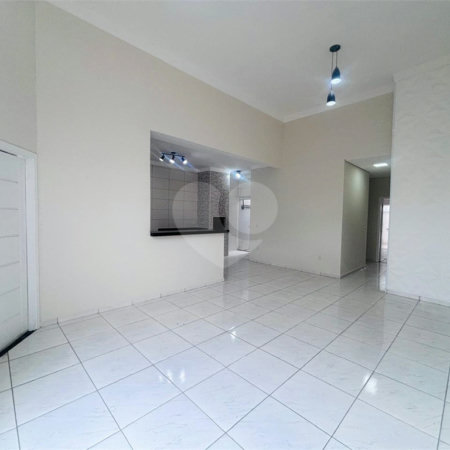 Casa à venda com 2 suítes no condomínio Horto Florestal III, Sorocaba - SP
