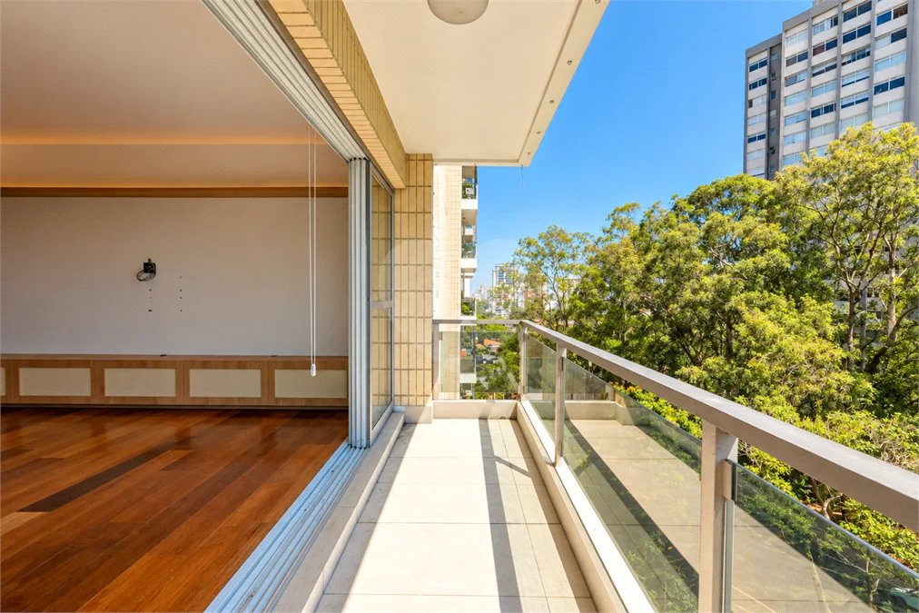 Apartamento à venda com 4 quartos, sendo 1 suíte, em Alto da Boa Vista, São Paulo, SP