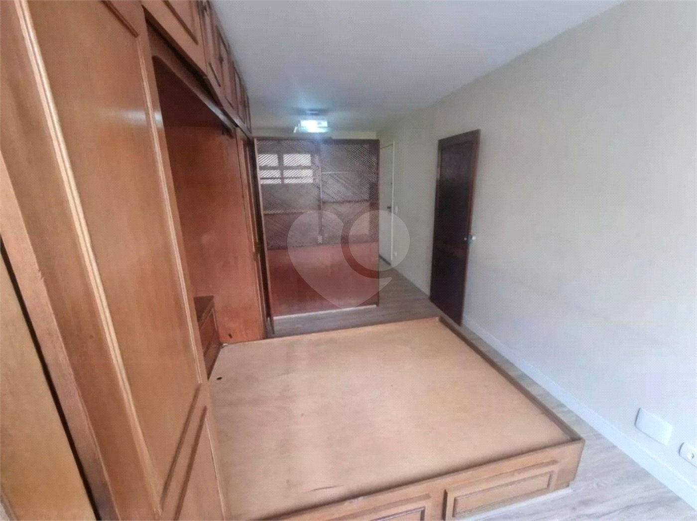 Studio com 33m2 AU, 39m2 AT, com 1 dormitório, sem vaga, a 1 quadra da Av Paulista e Metro Paraíso.