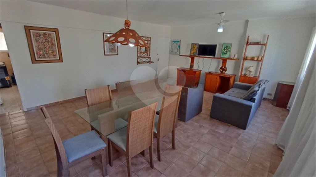 APARTAMENTO 2 QUARTOS (+1 REV.) MOBILIADO P/ALUGAR NO GUARUJÁ/PITANGUEIRAS 96m2 VISTA MAR