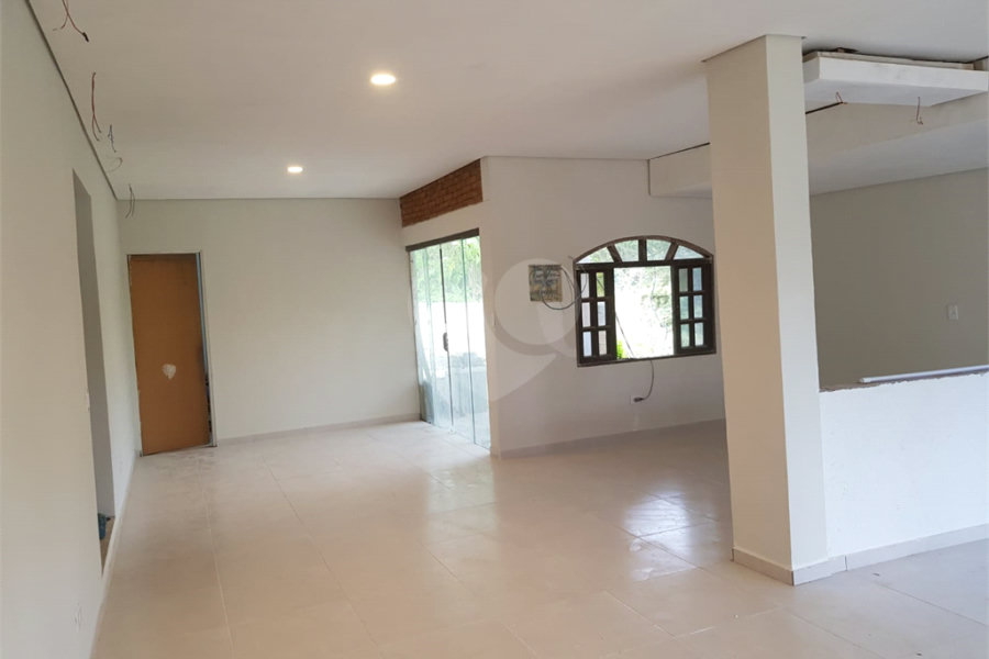 Chácara à venda com 4 quartos, sendo 1 suíte, no Centro, Biritiba-mirim, SP