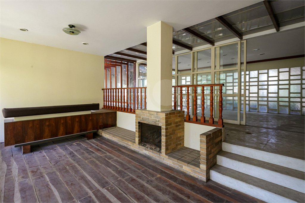 Casa à venda com 5 quartos, sendo 3 suítes, no condomínio Chácara Flora, São Paulo - SP