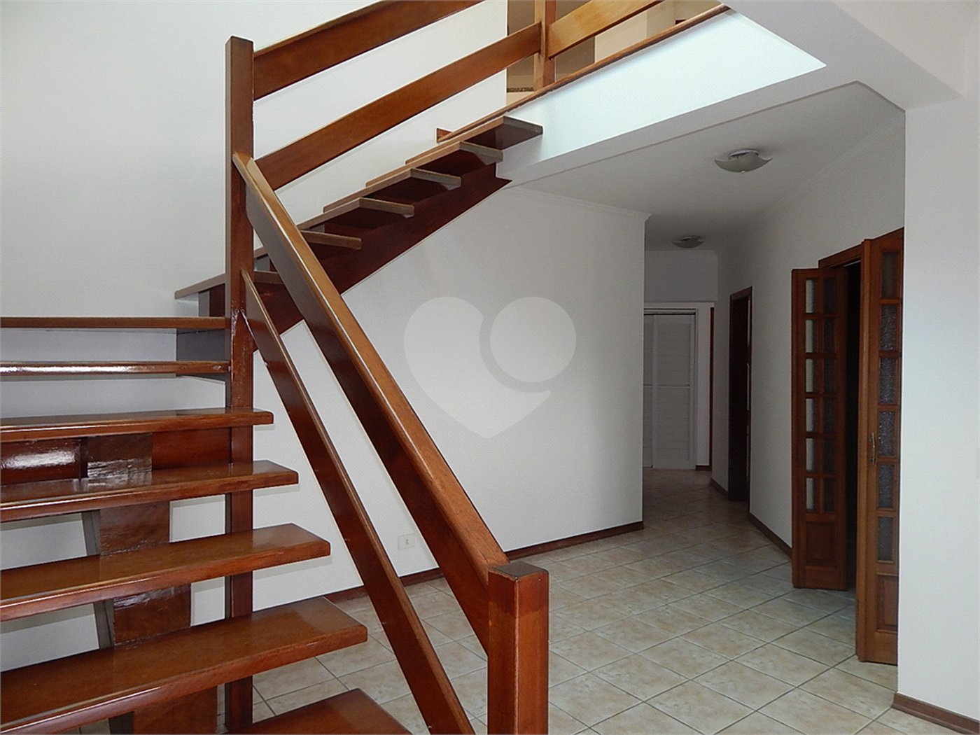 Casa à venda com 3 quartos, sendo 1 suíte, no condomínio Alpes de Vinhedo, Vinhedo - SP