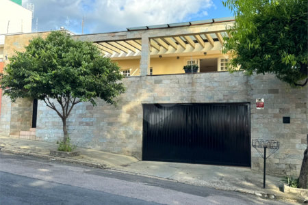 Casa à venda com 4 quartos, sendo 1 suíte, em Vila Henrique, Salto, SP