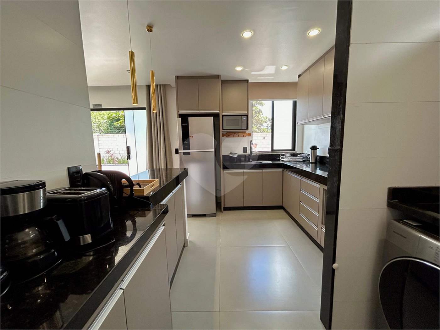 Apartamento à venda com 2 quartos, sendo 1 suíte, em Taperapuan, Porto Seguro, BA