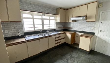 Sobrado à venda com 3 quartos, sendo 1 suíte,  em Brooklin Velho, São Paulo, SP