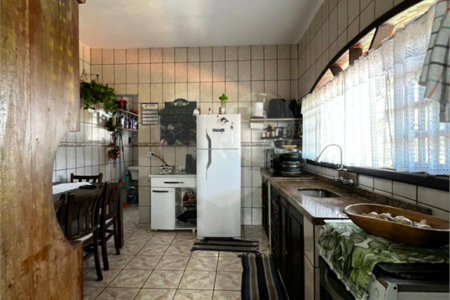 Casa à venda com 3 quartos, sendo 1 suíte, no Centro, Guararema, SP