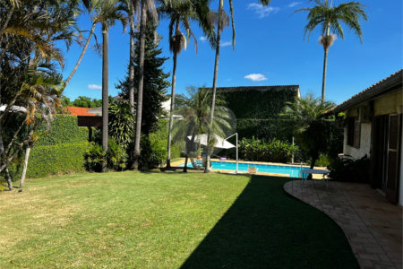 Casa Térrea à venda com 5 quartos, sendo 3 suítes, em Interlagos, São Paulo, SP
