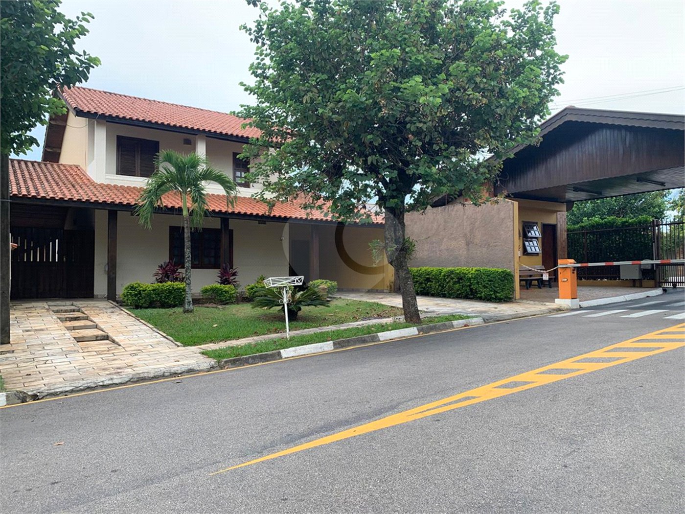 Sobrado à venda com 3 quartos, sendo 1 suíte, em Parque Residencial Rafael Alcalá, Porto Feliz, SP