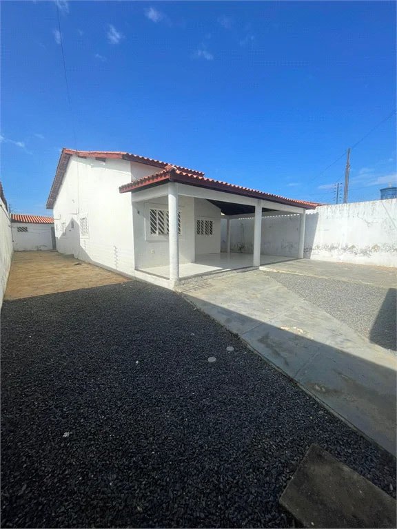 Casa para alugar com 3 quartos, sendo 1 suíte, em Setor Industrial, Balsas, MA