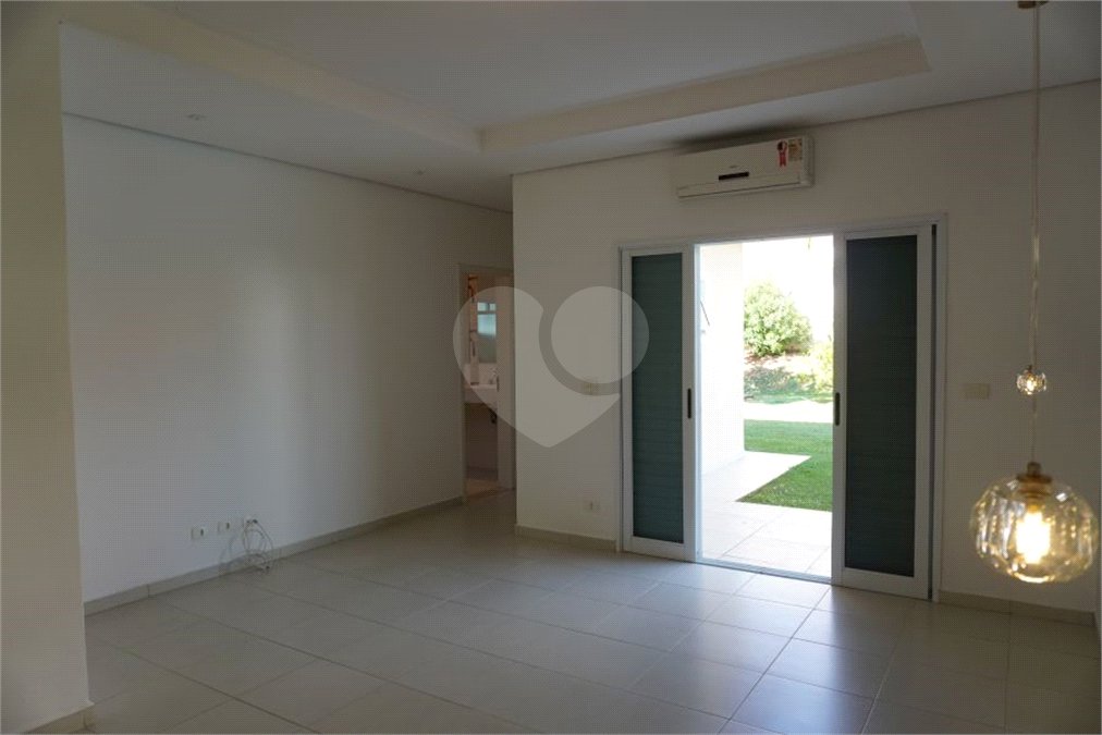 Casa para alugar com 4 quartos, sendo 2 suítes, no condomínio Mont Serrat, Salto - SP