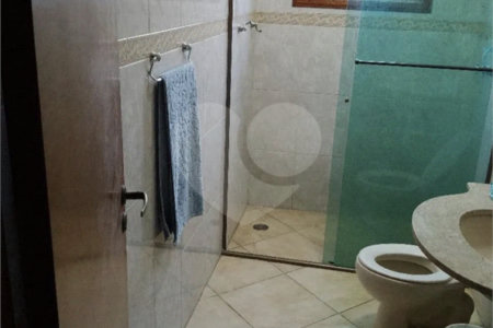 Casa à venda com 4 quartos, sendo 1 suíte, no condomínio Quinta da Cachoeira, Embu das Artes - SP