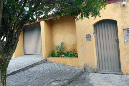 Sobrado à venda com 3 suítes em Vila Lavínia, Mogi das Cruzes, SP