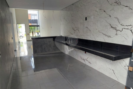 Casa à venda com 3 quartos, sendo 1 suíte, no condomínio Horto Florestal Villagio, Sorocaba - SP