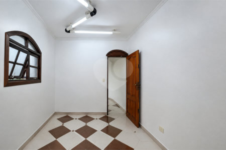Sobrado à venda com 3 quartos, sendo 1 suíte, em Jardim Utinga, Santo André, SP