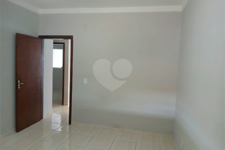 Casa de Vila à venda com 3 quartos, sendo 1 suíte, em Jardim Wanel Ville V, Sorocaba, SP