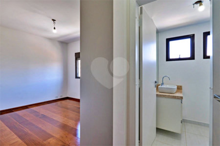 Apartamento à venda com 3 suítes em Campo Belo, São Paulo, SP