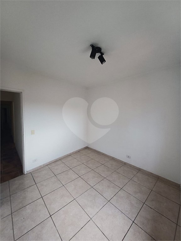 Casa à venda com 3 quartos, sendo 1 suíte, em Jardim Santo Elias, São Paulo, SP