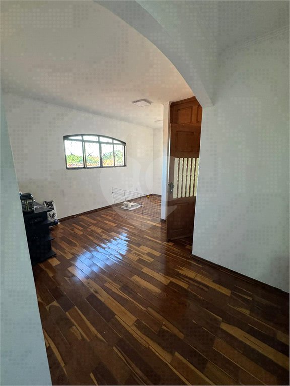 Sobrado à venda com 4 quartos, sendo 1 suíte,  em Jardim Santa Rosa, Araraquara, SP