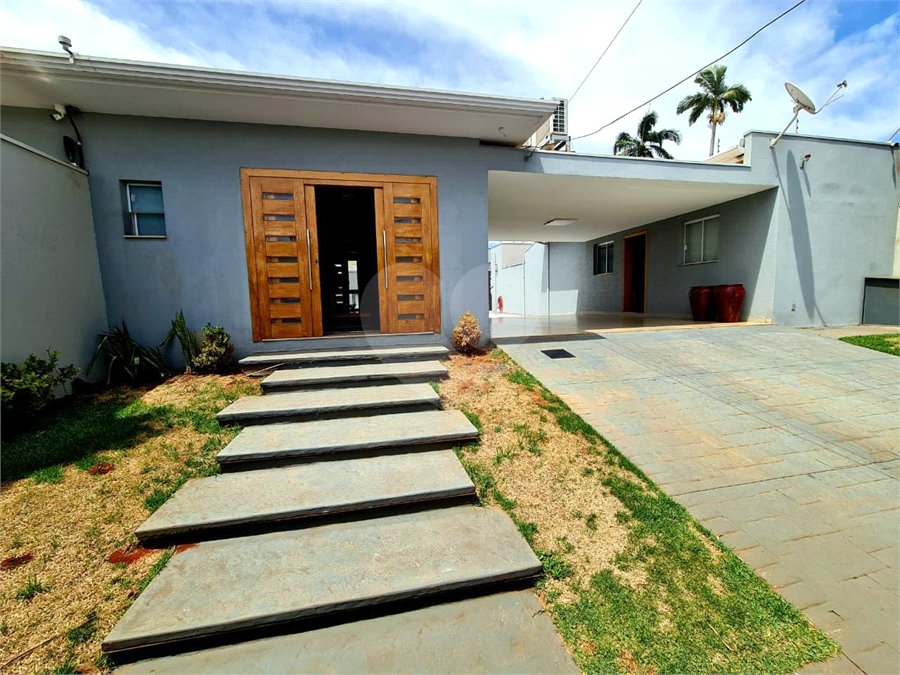 Casa à venda com 5 quartos, sendo 2 suítes, em Jardim das Roseiras, Araraquara, SP