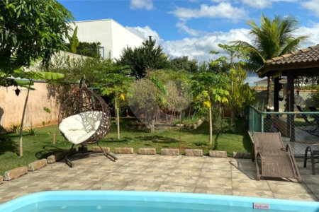 Casa à venda com 4 quartos, sendo 3 suítes, no condomínio Terras de Mont Serrat, Salto - SP