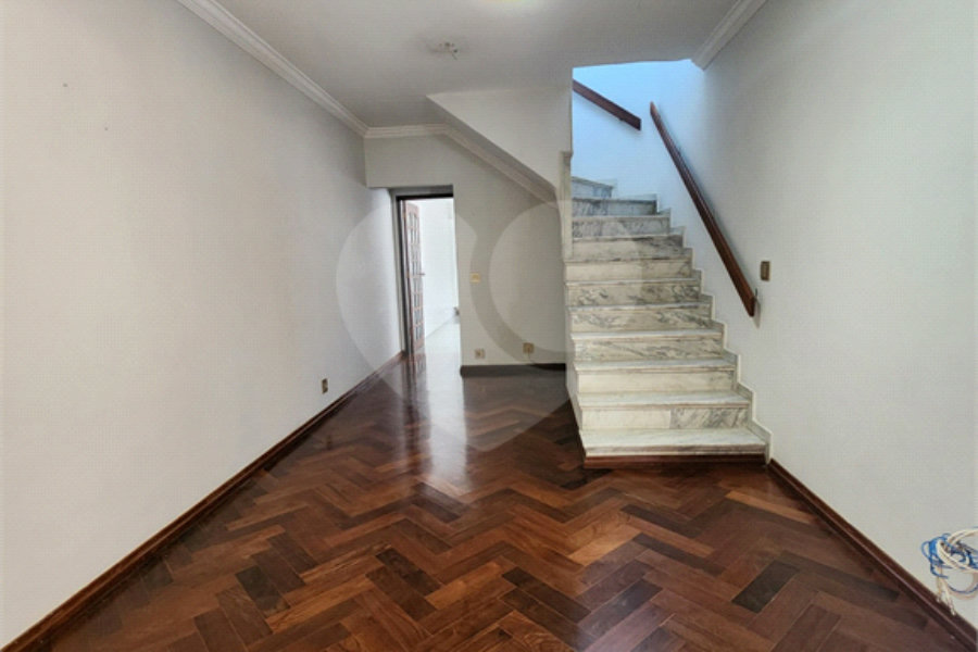 Sobrado à venda com 3 quartos, sendo 1 suíte, em Vila Constança, São Paulo, SP