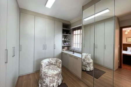 Casa à venda com 4 quartos, sendo 3 suítes, em Jardim Passárgada I, Cotia, SP