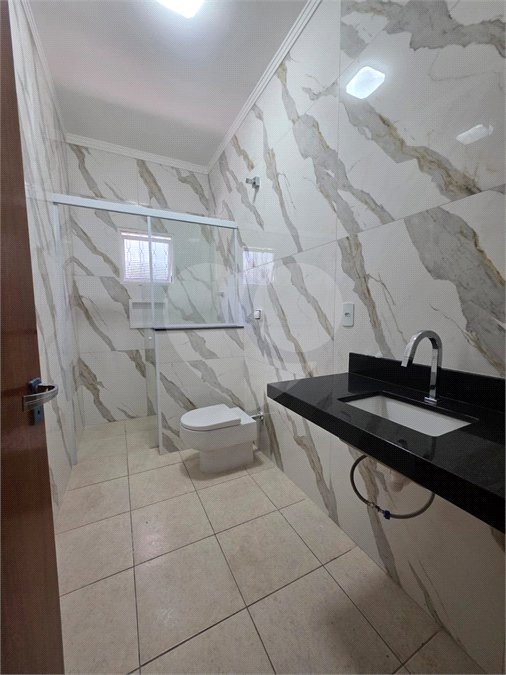 Casa à venda com 3 quartos, sendo 1 suíte, no condomínio Residencial Jardim das Palmeiras, Vinhedo - SP