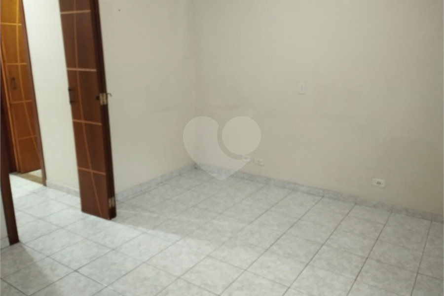 Casa à venda com 3 quartos, sendo 1 suíte, no condomínio Residencial Jardim das Palmas, São Paulo - SP