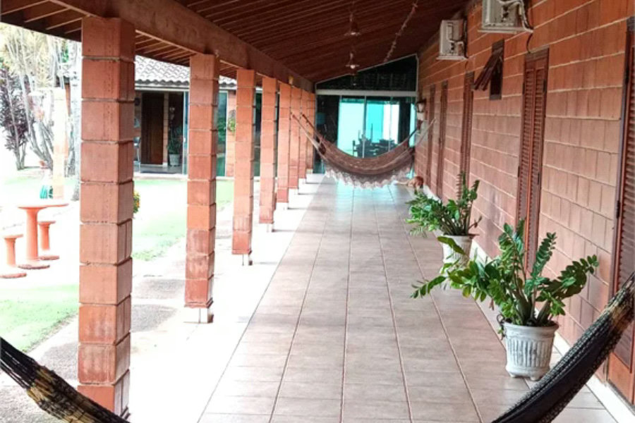 Chácara à venda. Ampla área de lazer. Aceita permuta com apartamento na praia