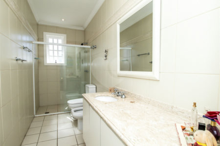 Casa à venda com 5 quartos, sendo 4 suítes, no condomínio Bounganville, São Paulo - SP