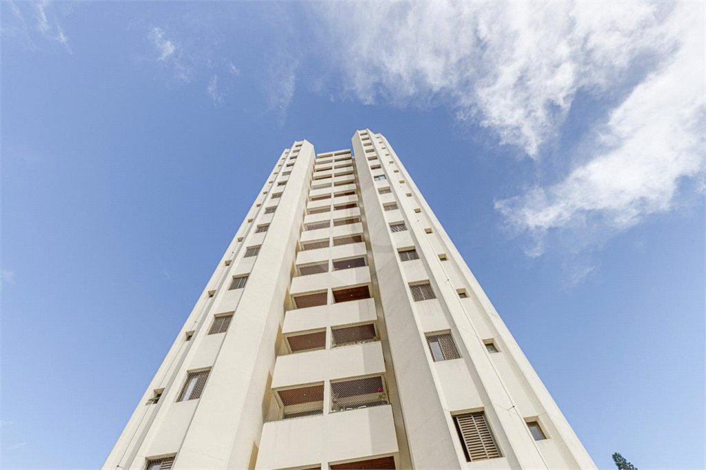 Apartamento à venda com 3 quartos, sendo 1 suíte, em Alto da Boa Vista, São Paulo, SP