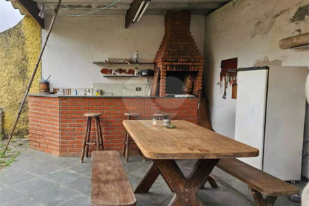 Casa Térrea à venda com 3 quartos, sendo 1 suíte, no Centro, Poá, SP
