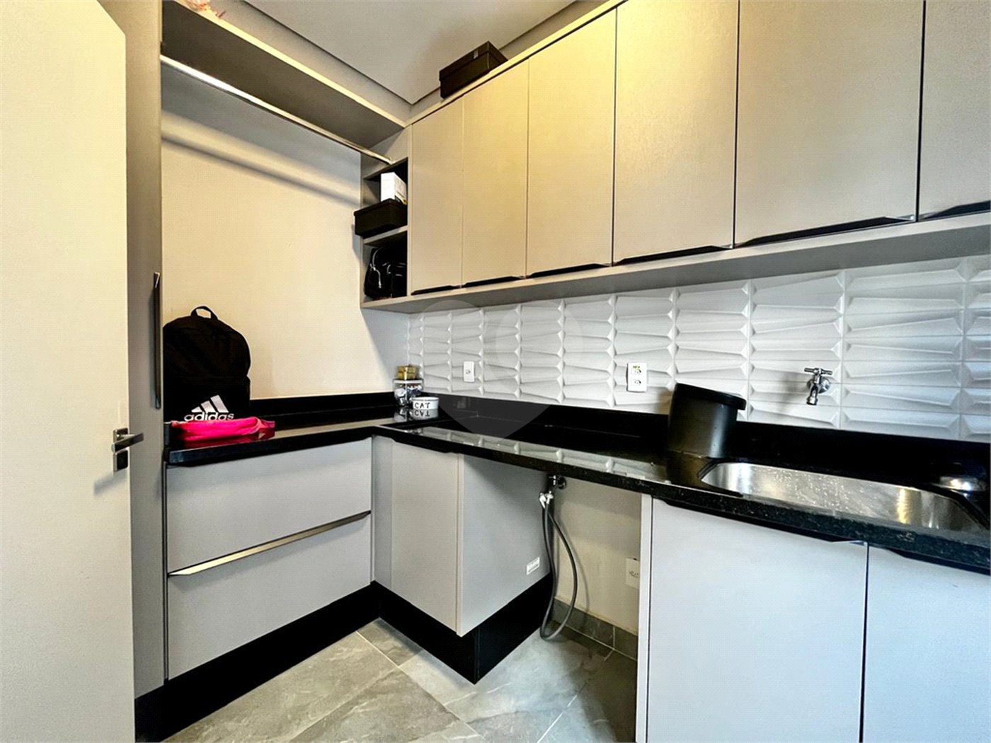 Casa à venda com 3 suítes em Vila Popular, Itapetininga, SP