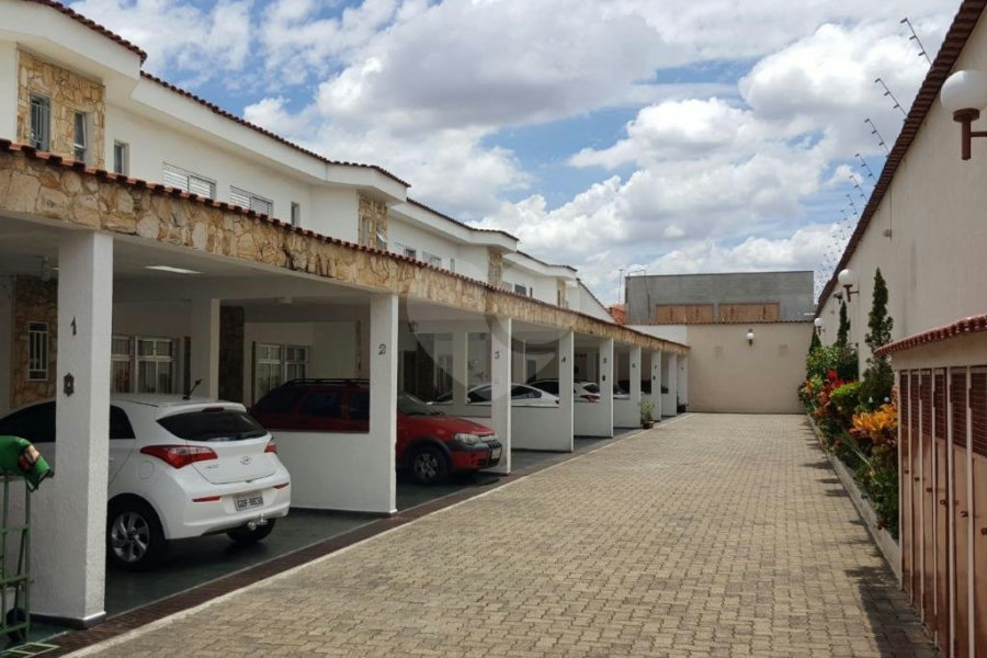 Casa à venda com 3 suítes no condomínio Village, São Paulo - SP