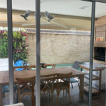 Casa à venda com 4 quartos, sendo 3 suítes, no condomínio Residencial Vila Esmeralda, São Sebastião - SP