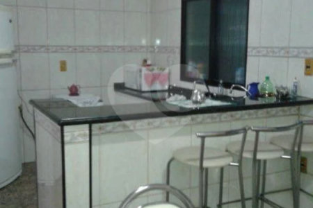Sobrado à venda com 3 suítes em Vila Nivi, São Paulo, SP