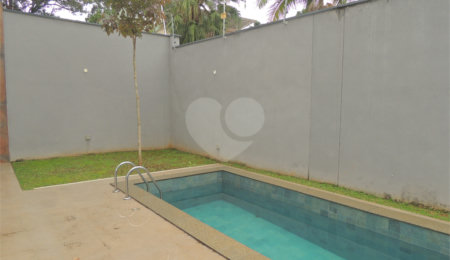 Casa à venda com 3 suítes no condomínio Jardim Flora, São Paulo - SP