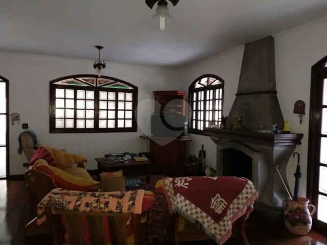 Casa à venda com 4 quartos, sendo 1 suíte,  no condomínio Parque Imperial da Cantareira, Mairiporã - SP