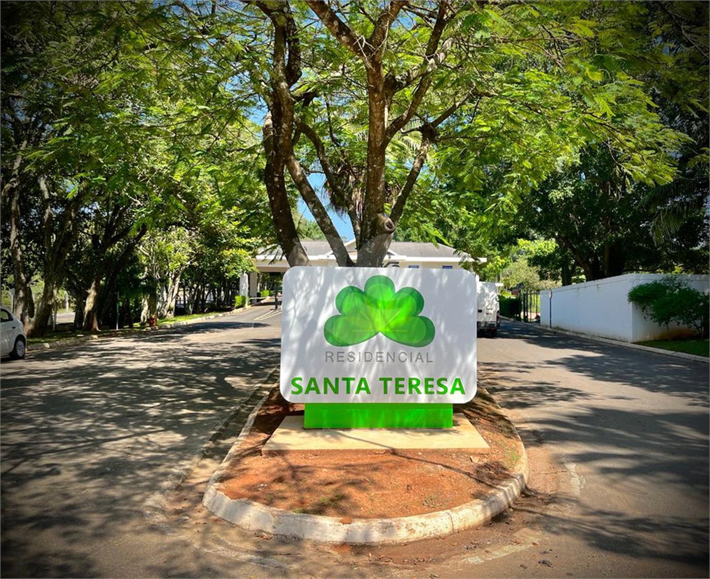 Casa à venda com 5 quartos, sendo 3 suítes, no condomínio Santa Teresa 1, Vinhedo - SP