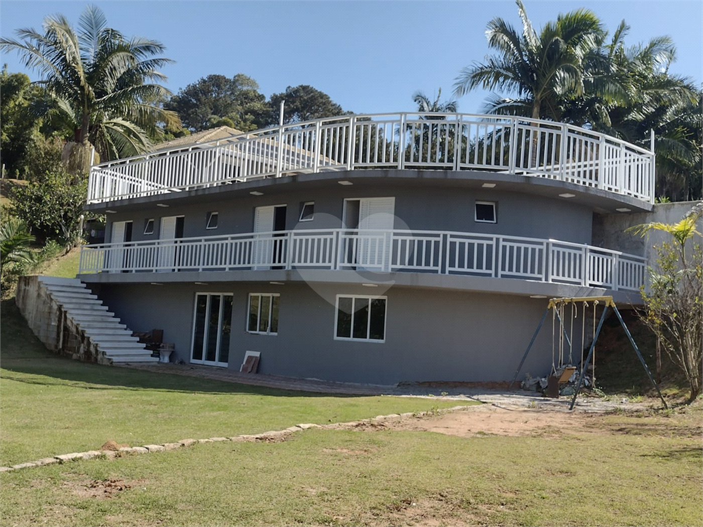 Casa à venda com 5 quartos, sendo 4 suítes, no condomínio Clube Florada Suzano, Suzano - SP