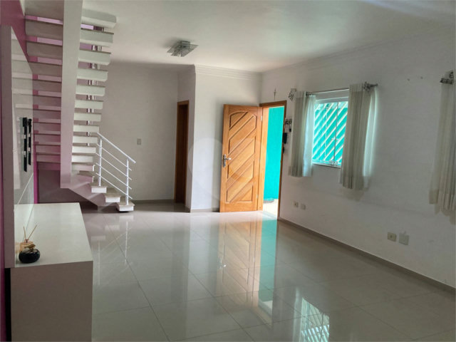 Sobrado à venda com 3 quartos, sendo 1 suíte,  em Vila Constança, São Paulo, SP