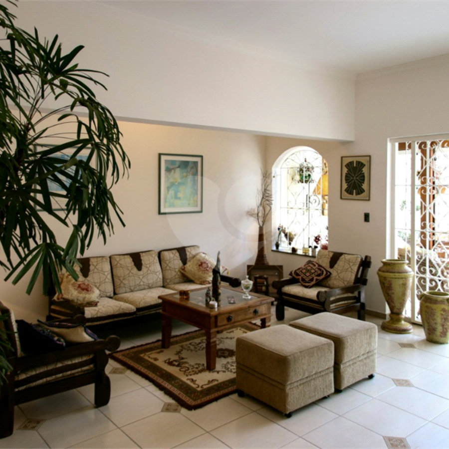 Casa à venda ou para alugar com 3 suítes em Vila Petrópolis, Atibaia, SP