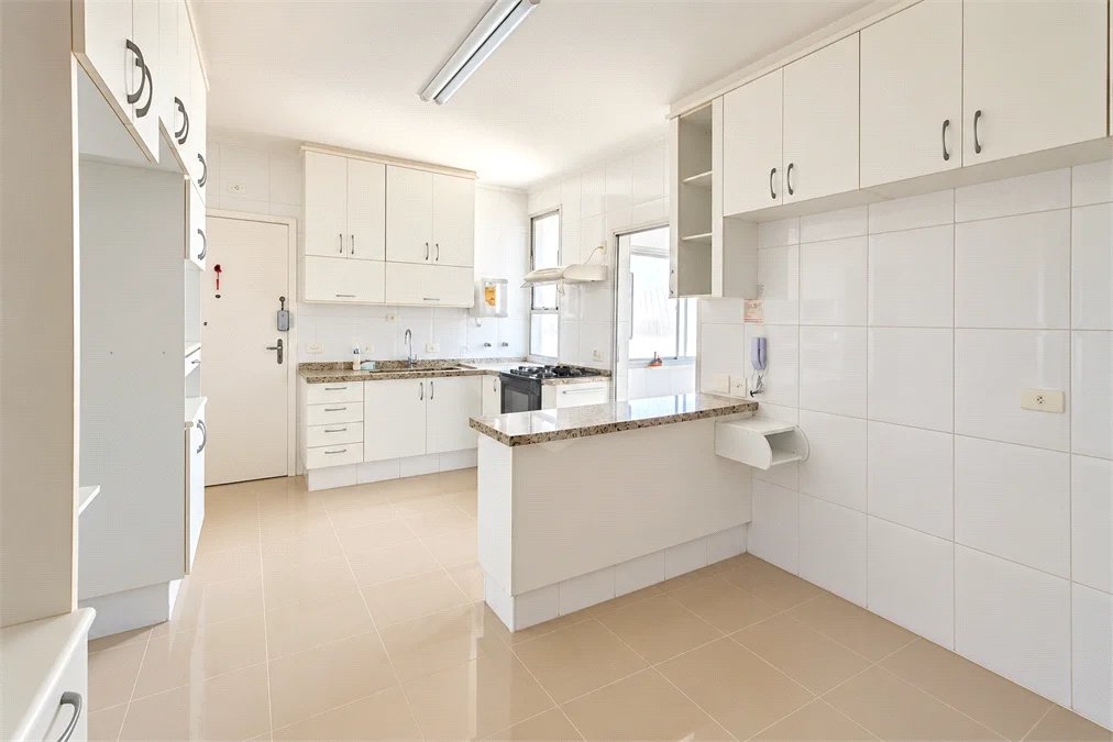 Apartamento à venda ou para alugar com 3 quartos, sendo 1 suíte, em Santo Amaro, São Paulo, SP
