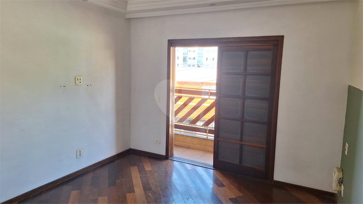 Sobrado para alugar com 4 quartos, sendo 3 suítes, em Vila Nivi, São Paulo, SP