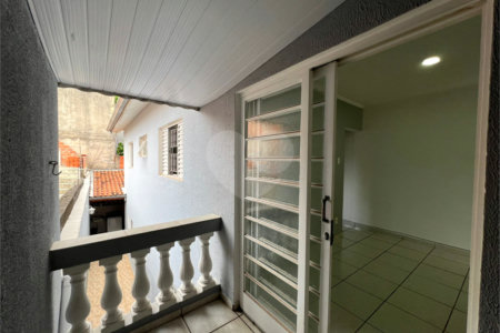 Sobrado à venda com 3 quartos, sendo 1 suíte, em Lopes de Oliveira, Sorocaba, SP