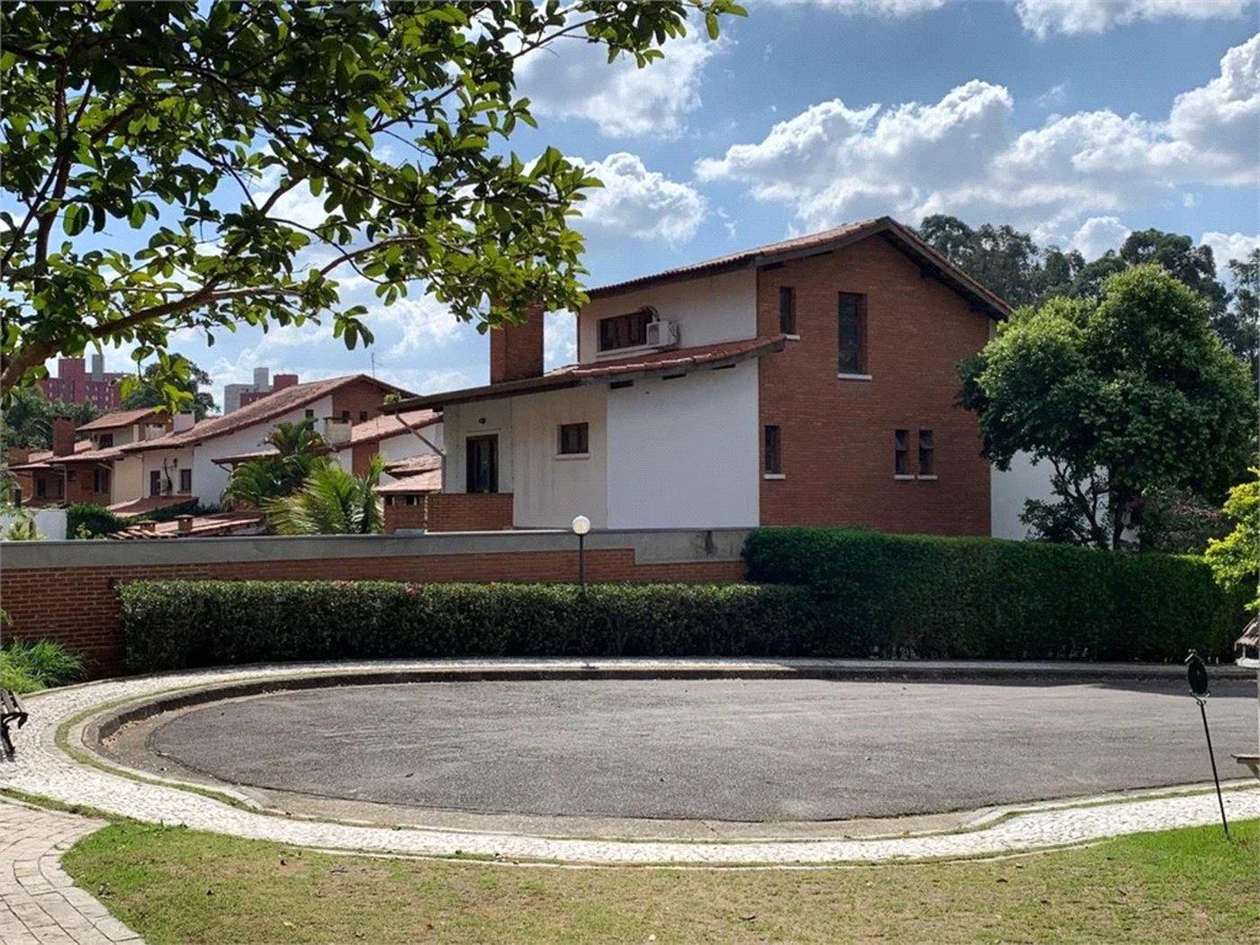 Casa à venda com 4 quartos, sendo 2 suítes, no condomínio Ype Branco 2, São Paulo - SP