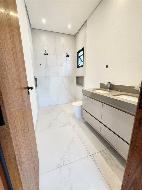 Casa à venda com 3 suítes no condomínio Residencial Central Parque, Salto - SP
