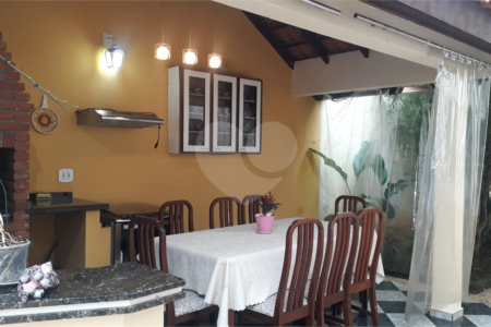 Casa à venda com 5 quartos, sendo 3 suítes,  em Vila Oliveira, Mogi das Cruzes, SP