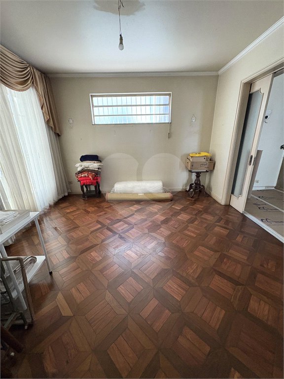 Sobrado à venda com 6 quartos, sendo 1 suíte, em Vila Nova Conceição, São Paulo, SP